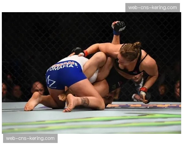 快讯：罗西·朱克首回合十字固降服取胜，获得当晚最佳表现花红