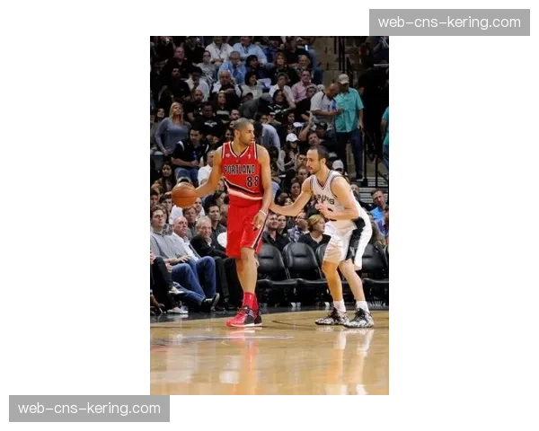 “赛前最后一练:上海申花全员合练,新外援马莱莱伤势无碍可出战” “赛前最后一练:上海申花全员合练,新外援马莱莱伤势无碍可出战”